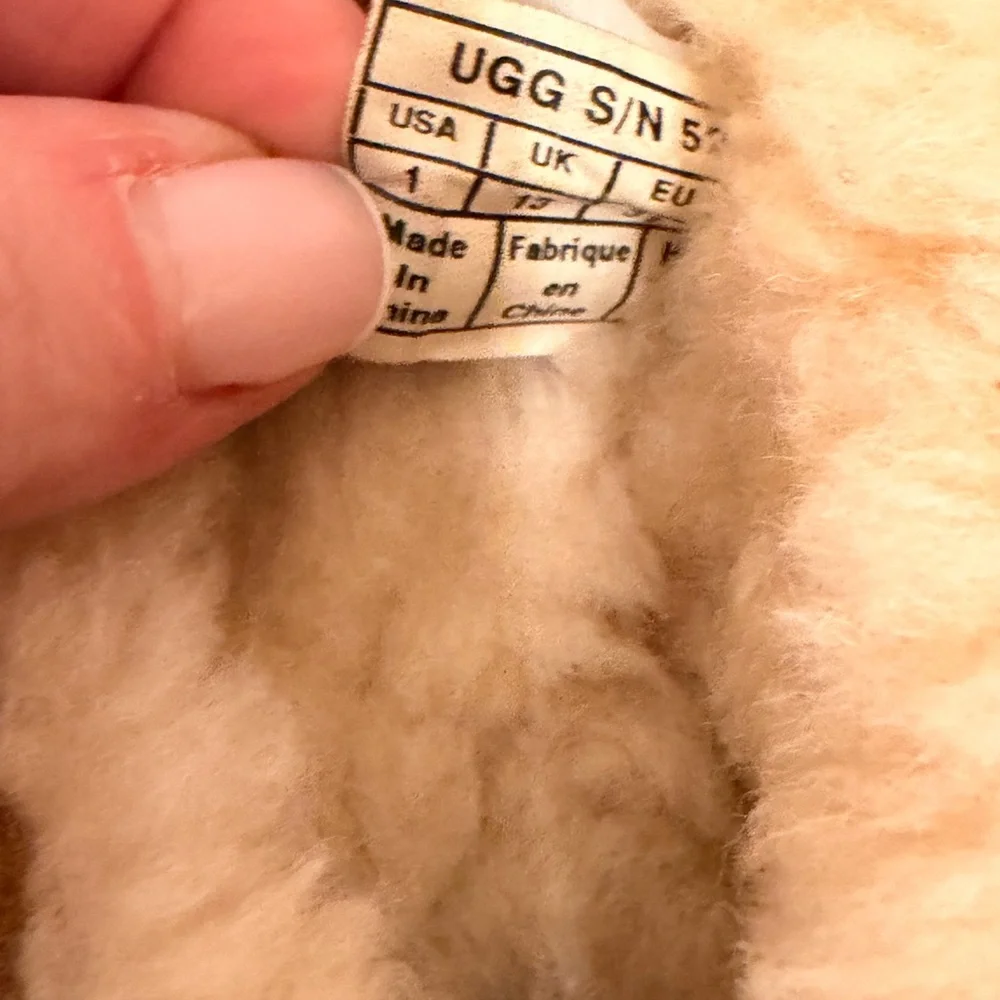 UGG Ansley Slippers‎ Youth Size 1 Chestnut Shearling Moccasin